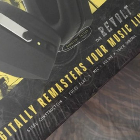 Wicked Audio REVOLT Headphones - Picture 3 of 5